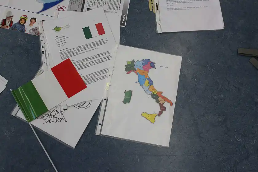 Auf dem Bild ist eine Karte von Italien zu sehen.