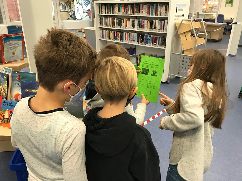 Kinder in der B&uuml;cherei